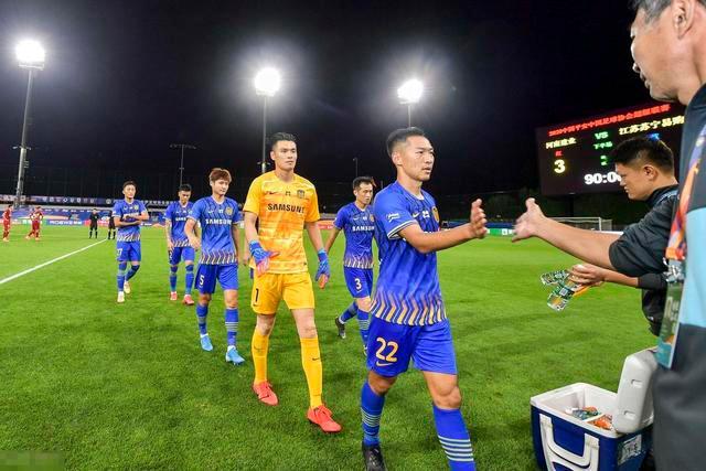 接着怼！内维尔：罗梅罗利马近4场淘汰赛丢6球，赢球全靠GOAT梅西